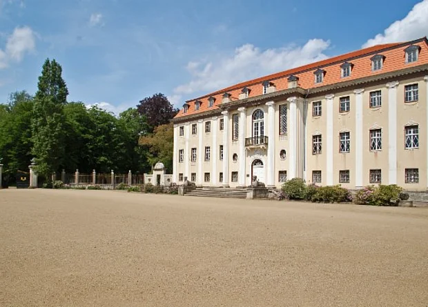 Neues Schloss Tangerhütte, Vorderansicht 