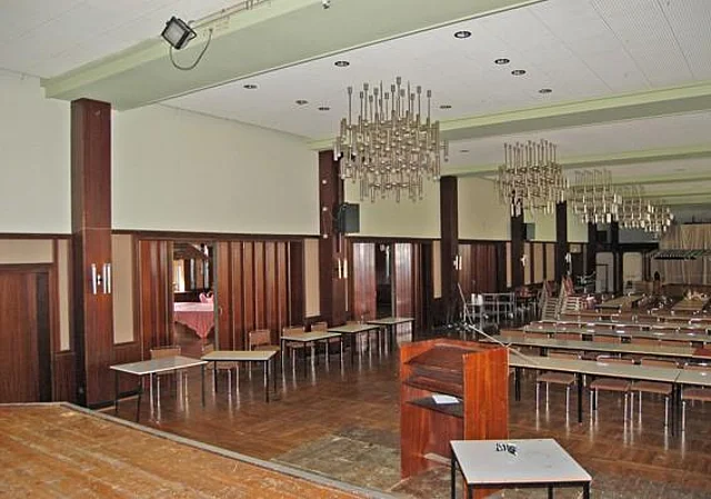 Großer Saal mit Schiebetüren