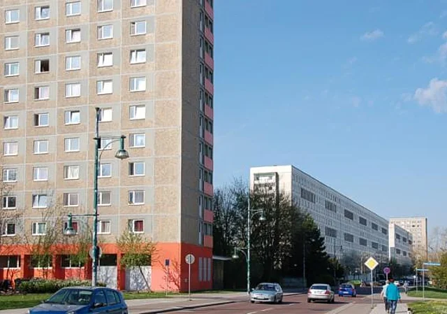 Richard-Paulick-Straße nach Westen