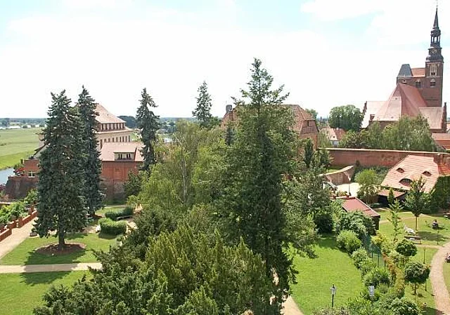 Blick auf die Burganlage nach Südost