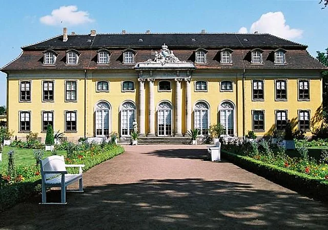 Schloss Mosigkau, Gartenfront und Galeriesaal
