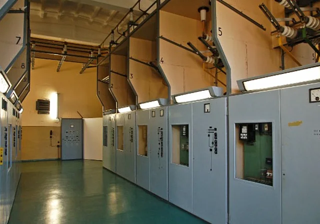 Ferropolis, 30 kV-Station, Teil der originalen Schaltanlage