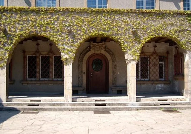 Eingang Hauptgebäude