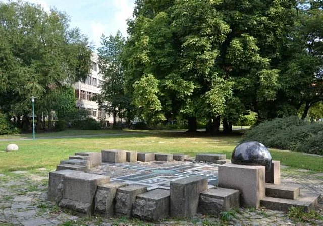 Plastikgarten, Erinnerungsobjekt an die Leipziger Barockgärten