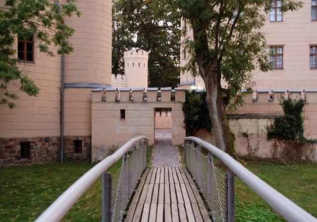 Brücke vom Hotel zum Schloss, Norden