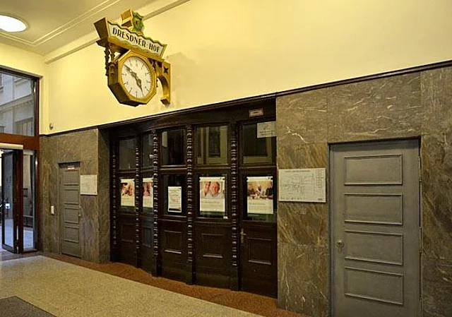 Durchgang im Dresdner Hof