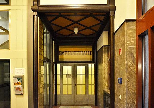 Hintereingang vom Dresdner Hof