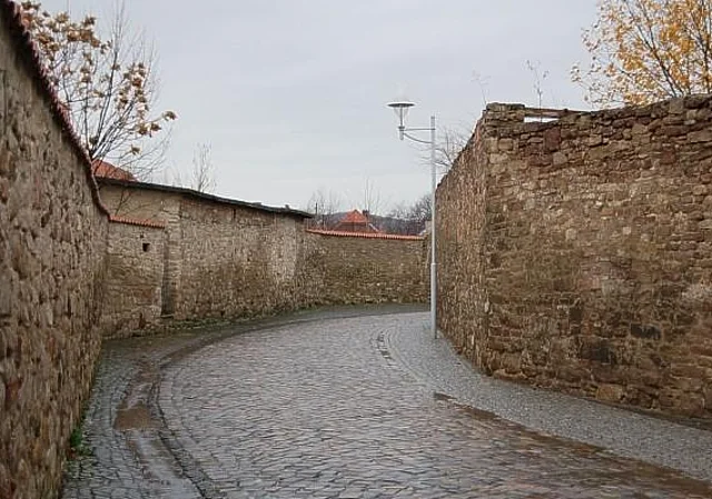 Zufahrt, Osten