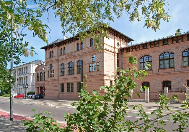Gesellschaftshaus Magdeburg, Straßenseite