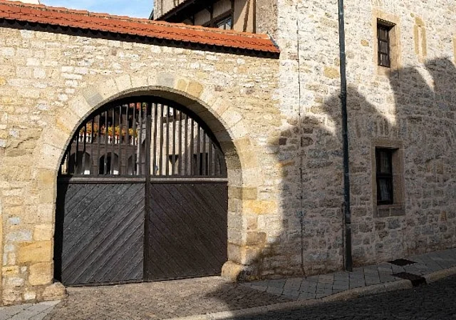 Tor Comthurgasse