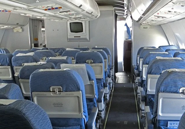 Airbus A310, Economy Class vorderer Teil