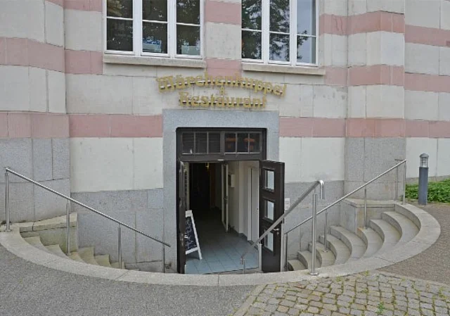 Yenidze Dresden, Zugang Kuppelsaal