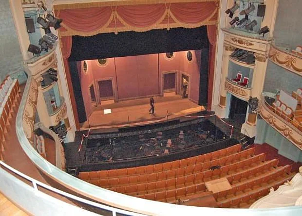 Bühne und Orchestergraben 