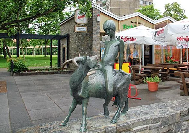 Skulptur am Teehäuschen