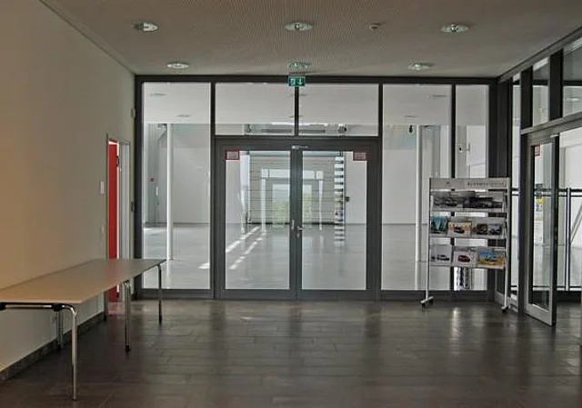 Eingang Halle und VIP-Bereich