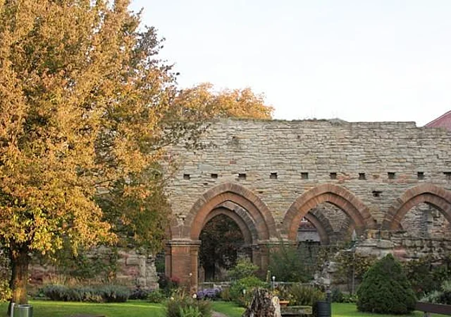 Ruine des Kirchenschiffs, Süden