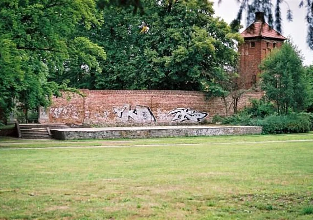 Stadtpark, Freilichtbühne und Hungerturm, Osten