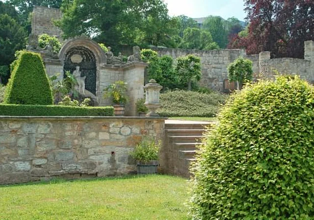 Terrassengarten, Neptungrotte