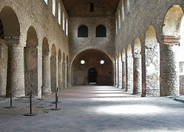 Stiftskirche, Langhaus nach Osten 