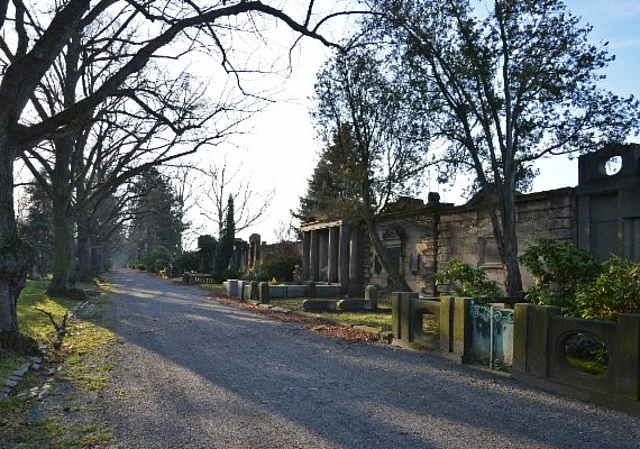 Südfriedhof Leipzig, Allee, Grabmale