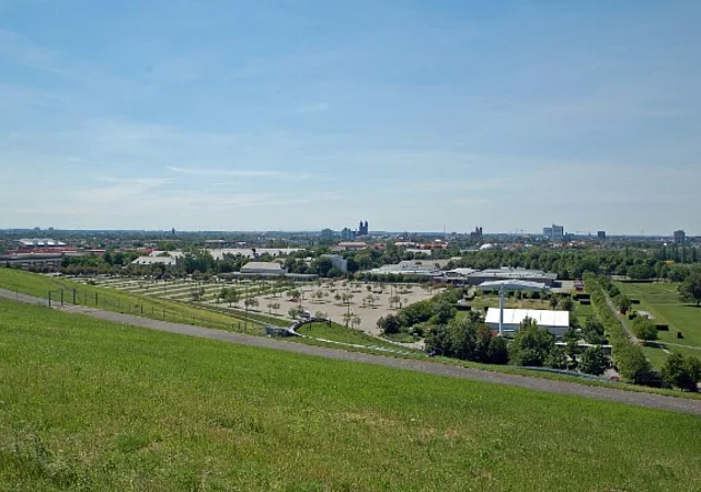 Elbauernpark, Aussichtspunkt Deponie