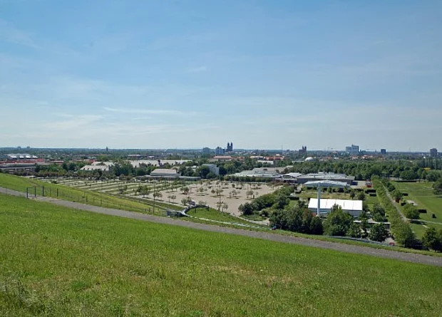 Elbauernpark, Aussichtspunkt Deponie 