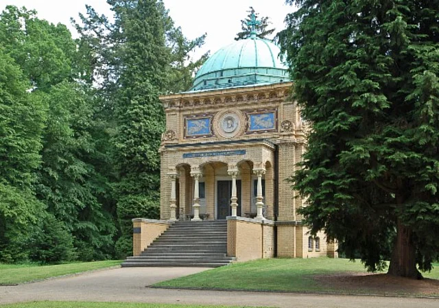 Schlosspark Tangerhütte, Mausoleum