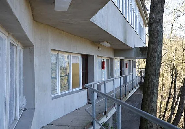 Garderoben, Osten