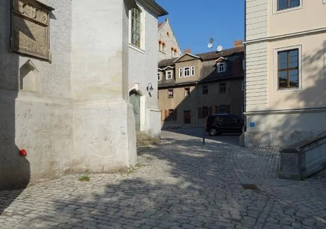 Ostseite, Durchgang zur Volkshochschule