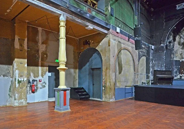 Schaubühne Lindenfels, Ballsaal, Tür zum Westflügel