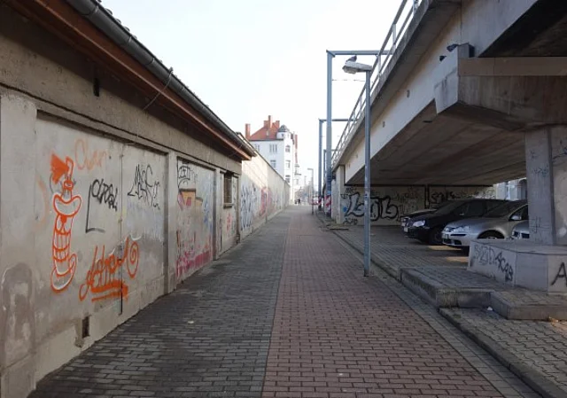 Magdeburger Allee, Gleisbrücke