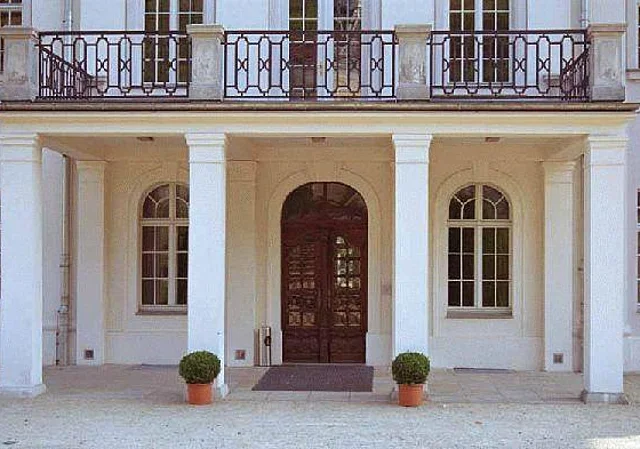Schlossportal, Norden