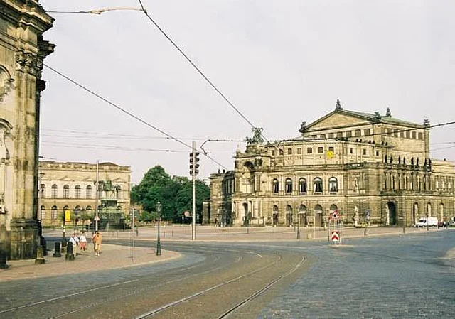 Blick von der Hofkirche zur Semperoper, Westen