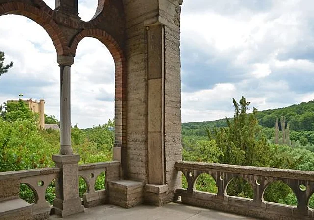 Aussichtsturm, 1. Plateau