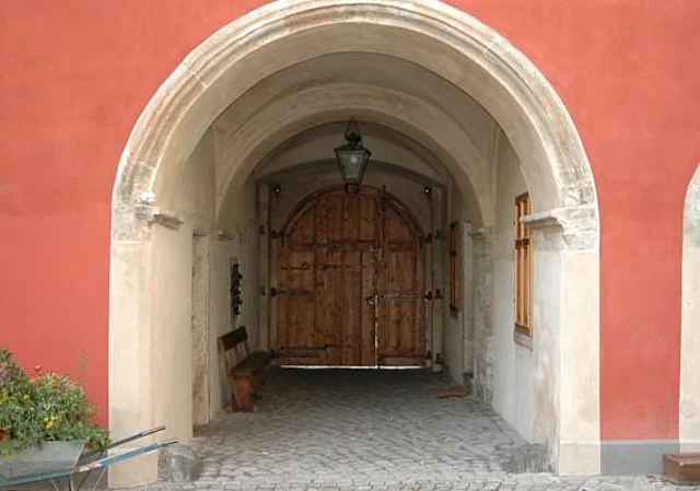 Burg, Toreingang