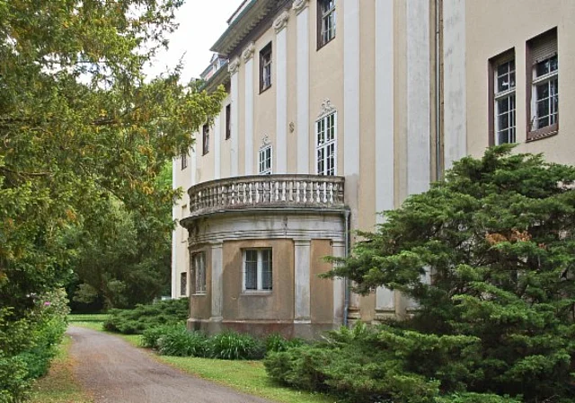 Neues Schloss Tangerhütte, Rückseite