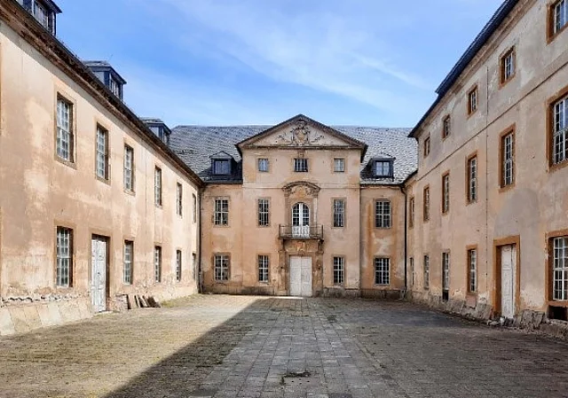 Innenhof Blick zum Eingang