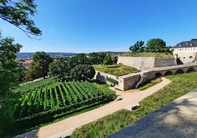 Weinberg und Ravelin Peter