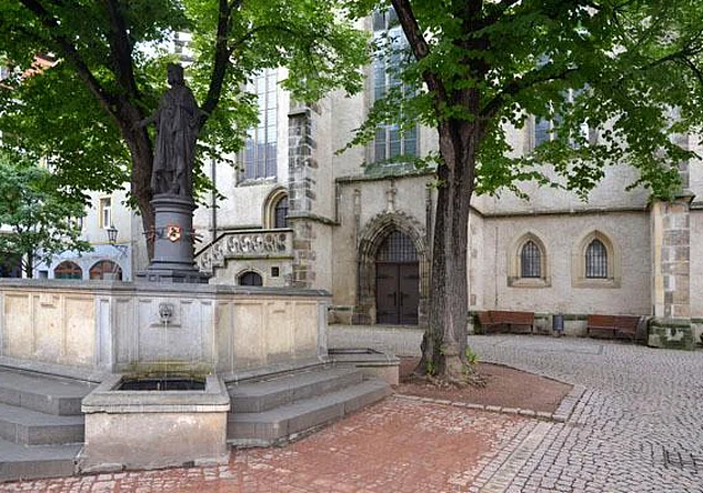 Heinrichsbrunnen, vor dem Stadtmuseum