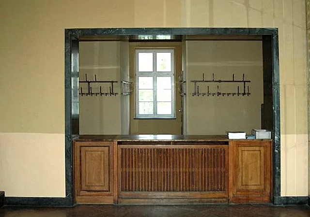 Garderobe, OG