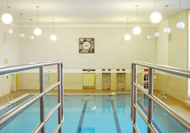 25 m-Schwimmhalle, Blick vom Sprungturm