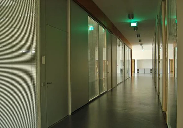 Flur EG mit Blick zum Foyer