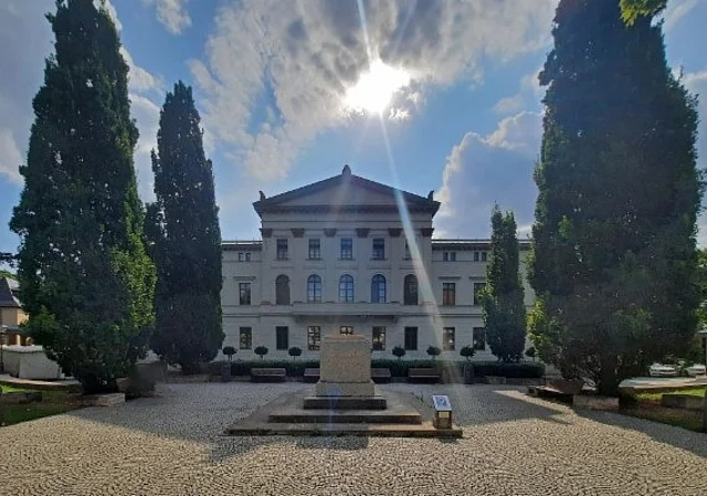 Kulturzentrum mon ami Frontansicht Goetheplatz
