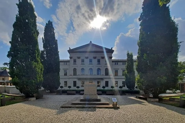 Kulturzentrum mon ami Frontansicht Goetheplatz