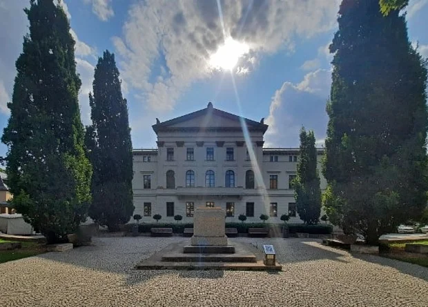 Kulturzentrum mon ami Frontansicht Goetheplatz 