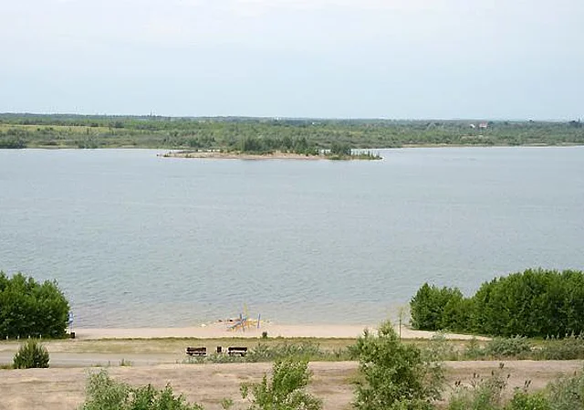 Nördliches Ostufer, Kunstobjekt am Wachauer Strand, Getzelauer Insel