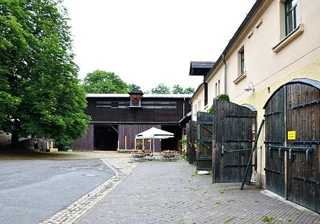 Vierseithof, Scheune, Pferdestall