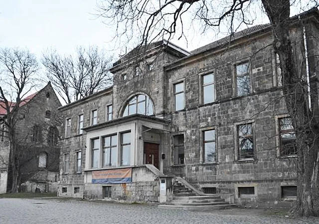 Hof des ehemaligen St. Burchardiklosters