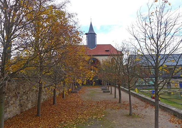 Kleine Allee zur Klosterkirche