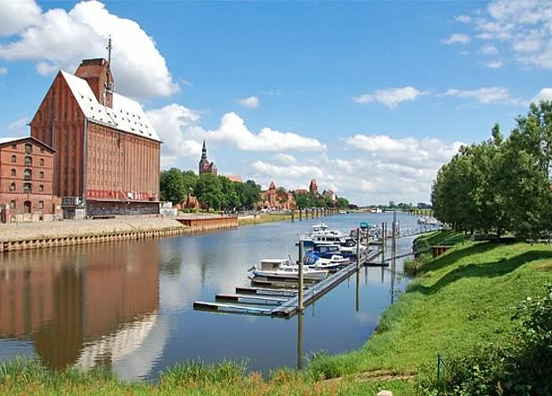 Tangermünde, Hafen und Speicher nach Nordost 